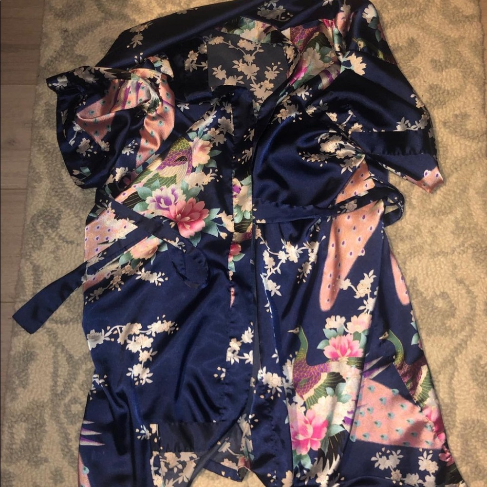 Robe - Picture 3 of 4